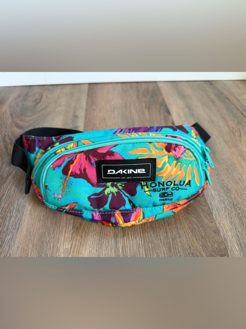 Dakine Tropical Honolulu Surf Belt Bag - Picture 2 of 9